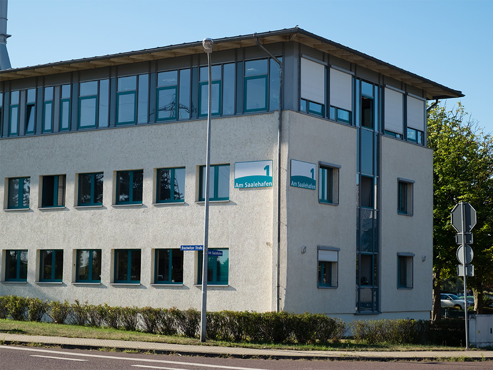 Verwaltungsgebäude am Saalehafen.