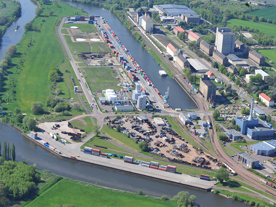 Luftbild des Hafengeländes.